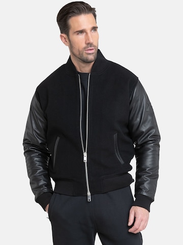 Squeqo Between-Season Jacket in Black