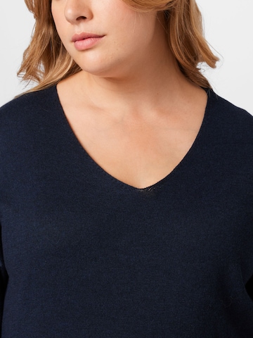 ONLY Carmakoma Sweter w kolorze niebieski