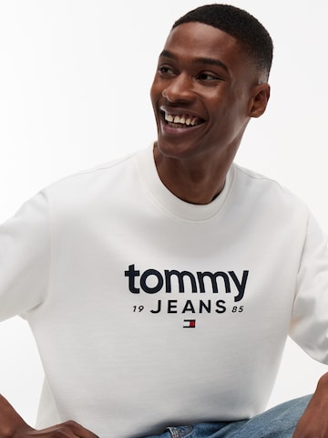 Tommy Jeans Collegepaita värissä valkoinen