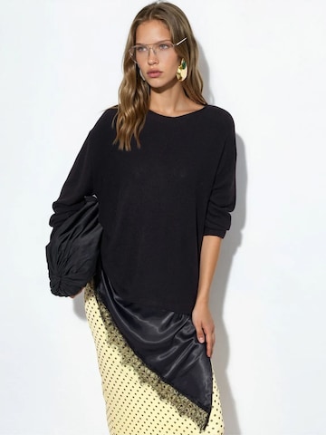 Pullover di Busem in nero: frontale