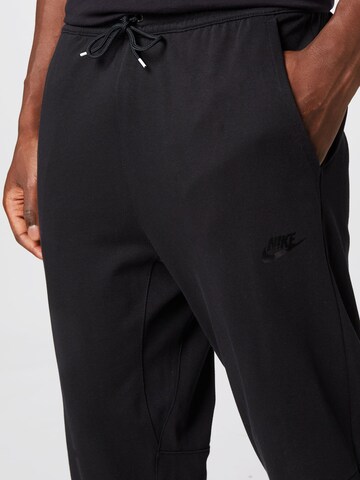 Tapered Pantaloni de la Nike Sportswear pe negru