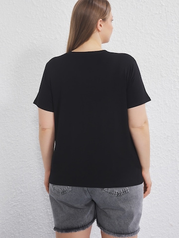 Trendyol Curve - Camiseta en negro