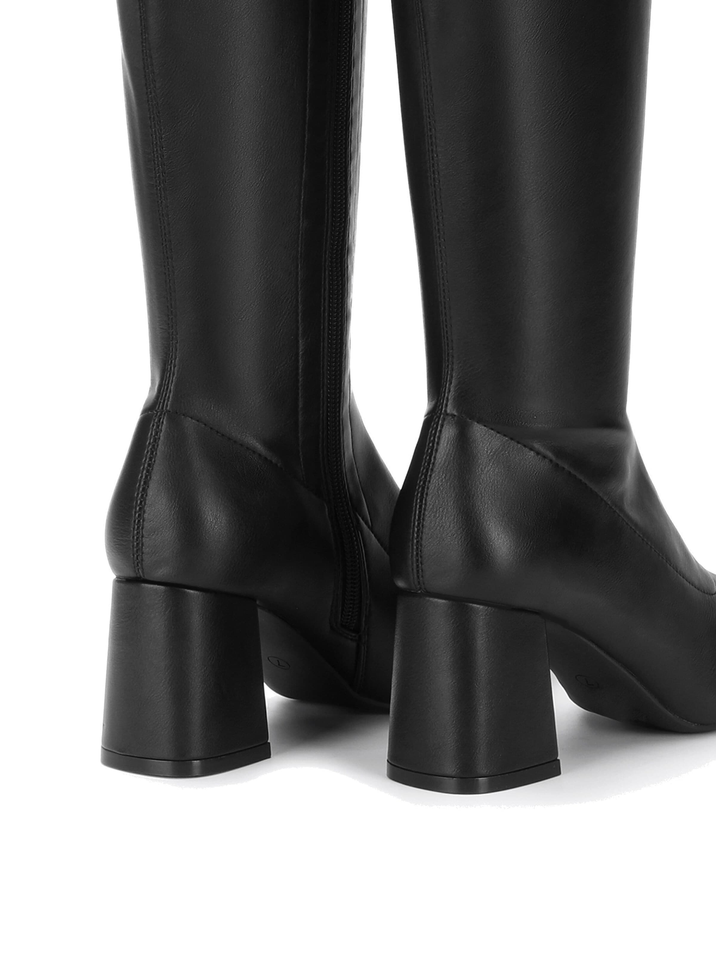 Dream Pairs Boots in Black