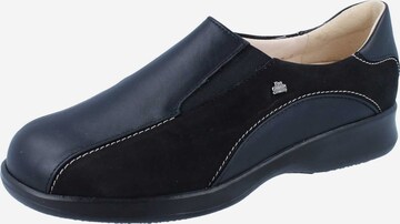 Finn Comfort Classic Flats in Black: front