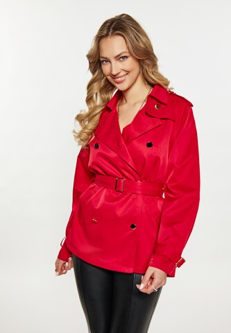 Cappotto di mezza stagione di faina in rosso: frontale