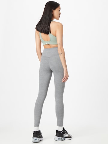 NIKE Skinny Sporthose in Grau