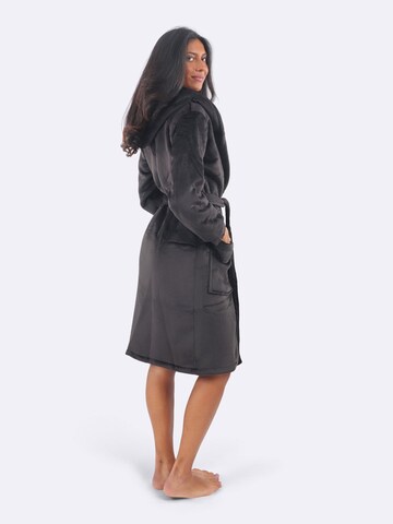 COZEE Nattlinne 'Black Beauty Robe' i svart