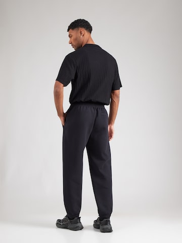 Abercrombie & FitchTapered Hlače - crna boja