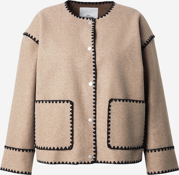 ONLY Carmakoma Välikausitakki 'CARELBA' värissä ruskea: etupuoli