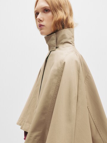 Capă de la Pull&Bear pe bej