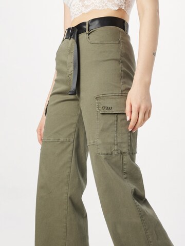 Regular Pantalon cargo Tally Weijl en vert