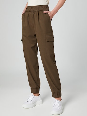 Guido Maria Kretschmer Collection Cargo Pants 'Raven' in Brown: front
