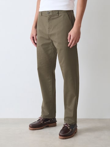 Next Regular Chinohose in Grün