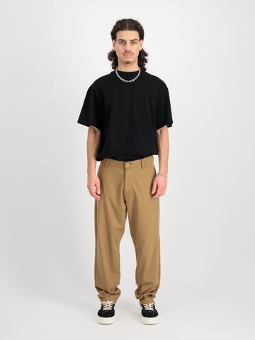 ruda ALPHA INDUSTRIES Laisvas „Chino“ stiliaus kelnės