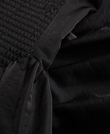 Robe de cocktail Superdry en noir