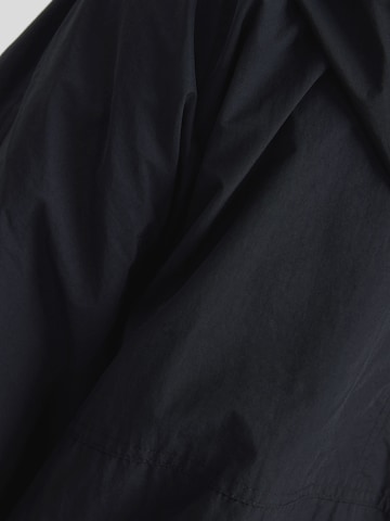 Bershka Overgangsjakke i svart