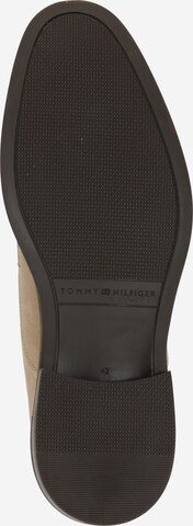 Pantofi cu șireturi de la TOMMY HILFIGER pe bej