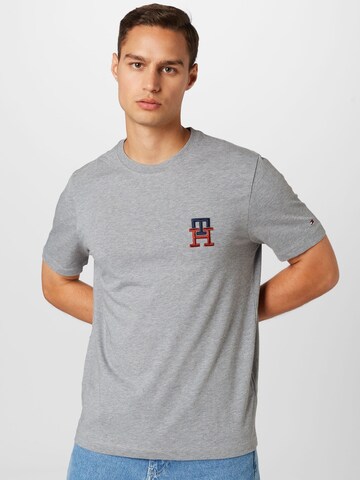 Tricou de la TOMMY HILFIGER pe gri: față