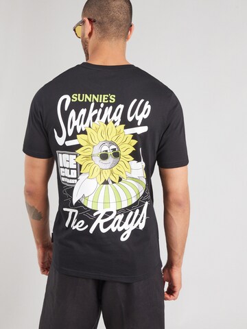 T-Shirt 'Sunnies Pool Bar' Lyle & Scott en noir : devant