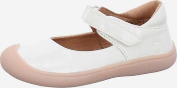 Vado Ballet Flats in White: front