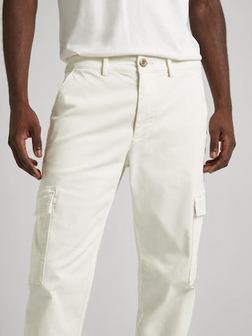 Pepe Jeans Slim fit Cargo trousers 'Cargo Twill' in White