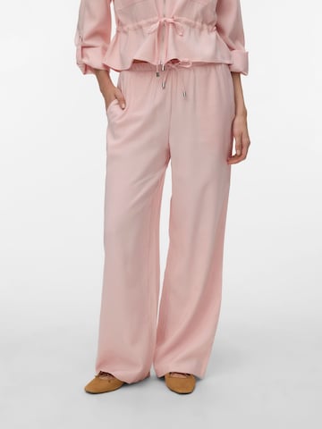 Wide Leg Pantalon 'VMKatie' VERO MODA en rose : devant