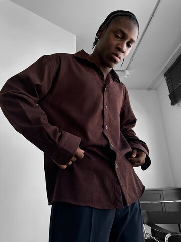 Kleidermafia - Ajuste confortable Camisa en marrón