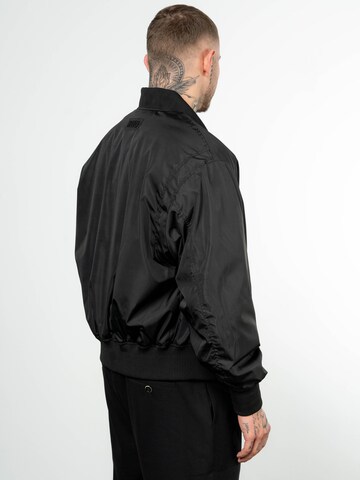 Veste mi-saison 'IYJulian' IYITO en noir