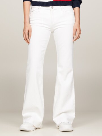 Tommy Jeans Flared Jeans in White: front