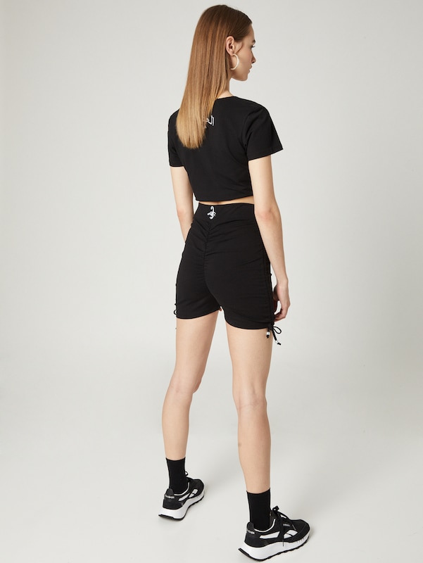 VIERVIER Skinny Shorts 'Cecila' in Schwarz