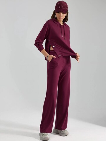 Pantalons de tailleur Hiccup en rouge