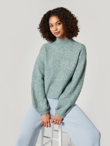 LENI KLUM x ABOUT YOU Sweater 'May' in Green: front