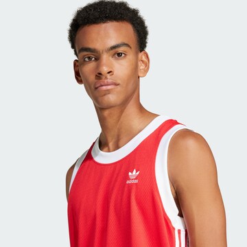 ADIDAS ORIGINALS - Camiseta en rojo