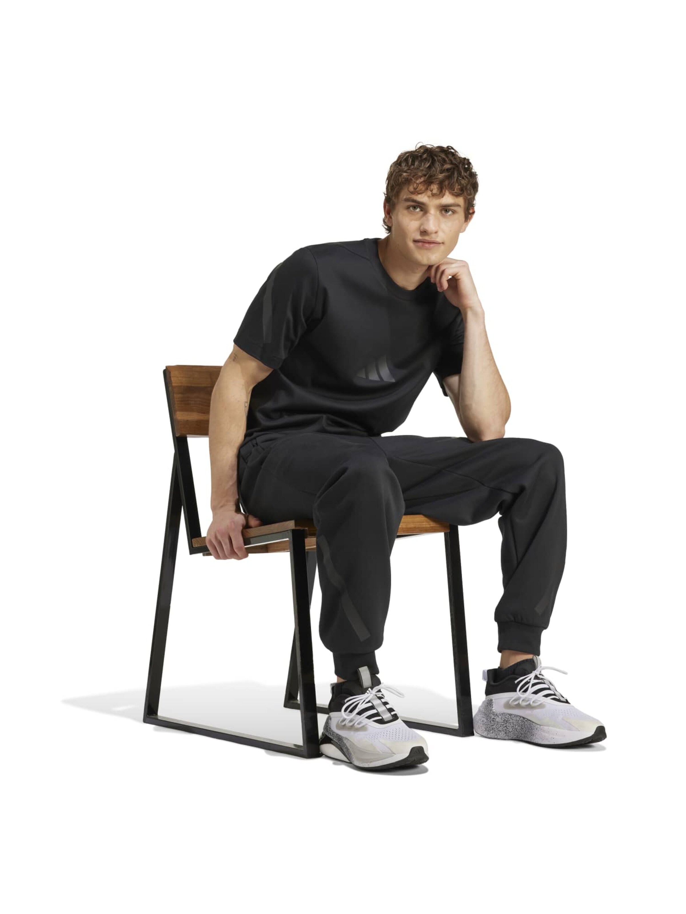 ADIDAS SPORTSWEAR Λειτουργικό μπλουζάκι 'Z.N.E.' σε μαύρο: μπροστά