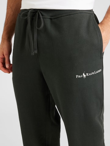 Tapered Pantaloni de la Polo Ralph Lauren pe negru