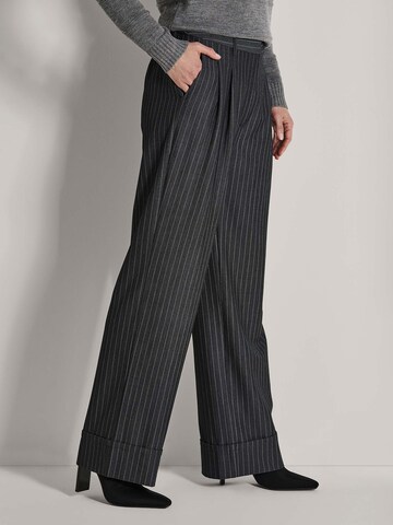 MADELEINE Regular Broek in Grijs