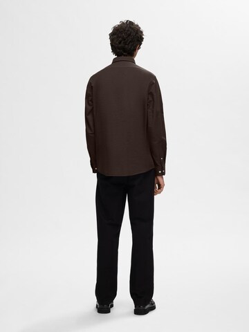 SELECTED HOMME Средняя посадка Рубашка 'SLHRICK' в Коричневый