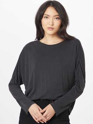 Monki Shirt in Black: front