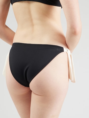 TRIUMPH - Cueca biquíni 'Summer Glow' em preto