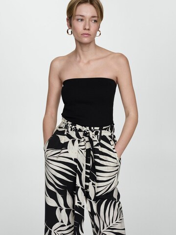 Largi Pantaloni cutați 'TWIST' de la MANGO pe negru