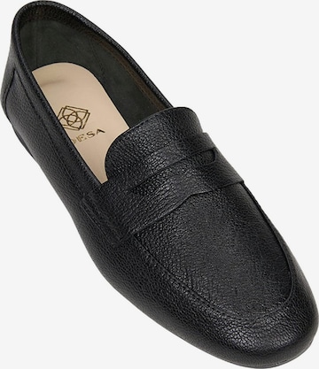 Desa Moccasins in Black: front