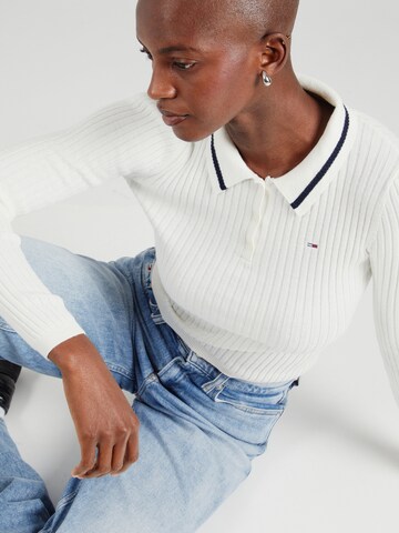 balta Tommy Jeans Megztinis 'ESSENTIAL'