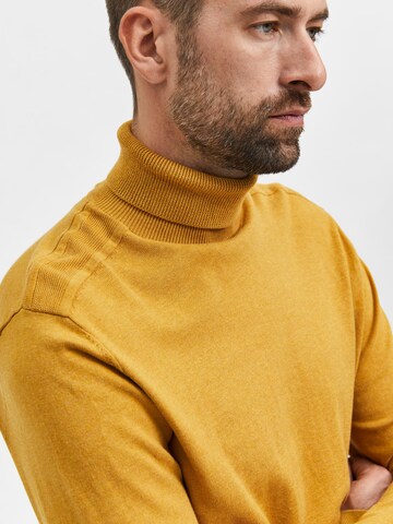 SELECTED HOMME - Regular Fit Pullover 'Berg' em amarelo