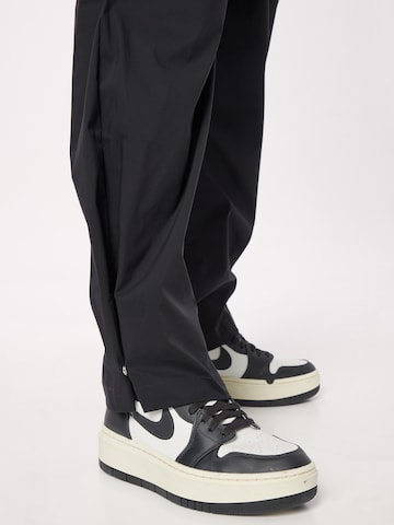 Nike Sportswear Обычный Брюки со складками в Черный