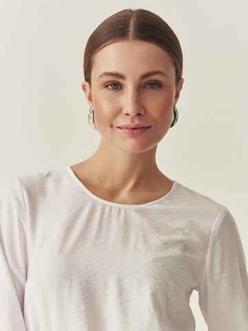 TATUUM Μπλούζα σε λευκό