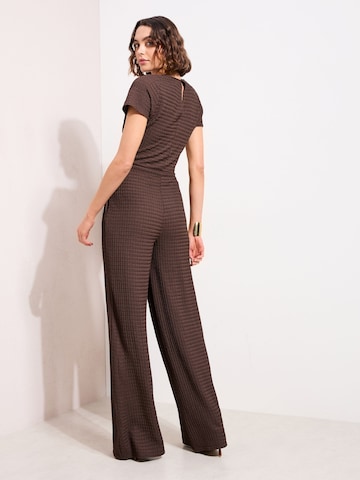 Salopeta de la Friends Like These pe maro