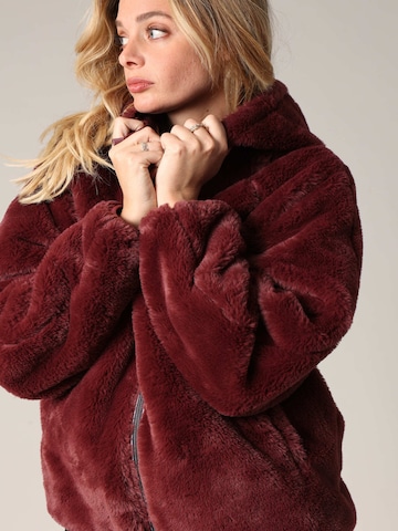 Veste d’hiver ' ISSIA ' Deeluxe en rouge