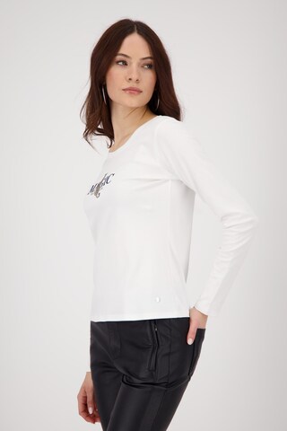 Tricou 'Monari' de la monari pe alb