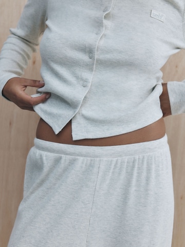 self. - Pijama en gris