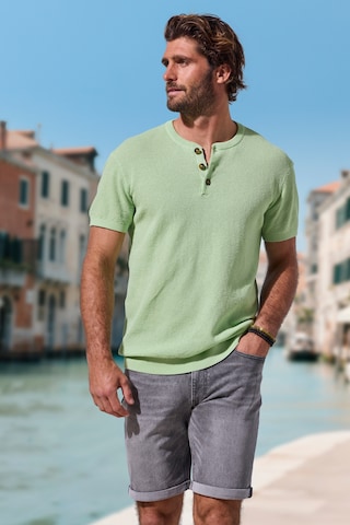 JOHN DEVIN Sweater in Green: front